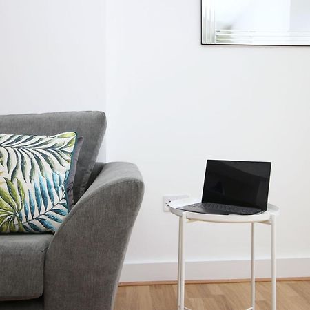 St Thomas Loft Views By Ssw - 2Br, Parking, Sleeps 4, Easy Access To City Centre, Marina, Beach And M4 Swansea Exteriér fotografie