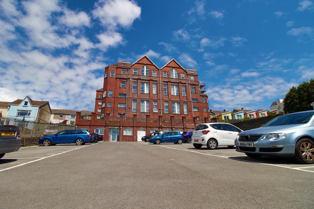 St Thomas Loft Views By Ssw - 2Br, Parking, Sleeps 4, Easy Access To City Centre, Marina, Beach And M4 Swansea Exteriér fotografie